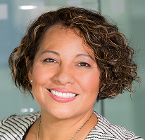 Claire Ashford, directora de cumplimiento normativo financiero, retrato.